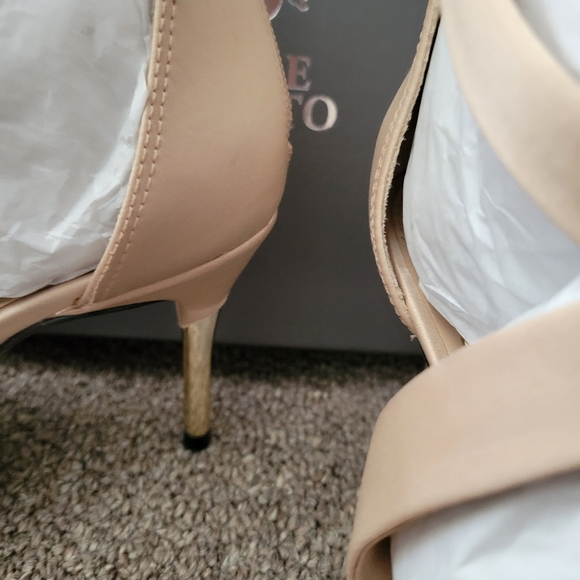 VINCE CAMUTO **NWT** Pascallia Sandal, sz 6 - Picture 3 of 10